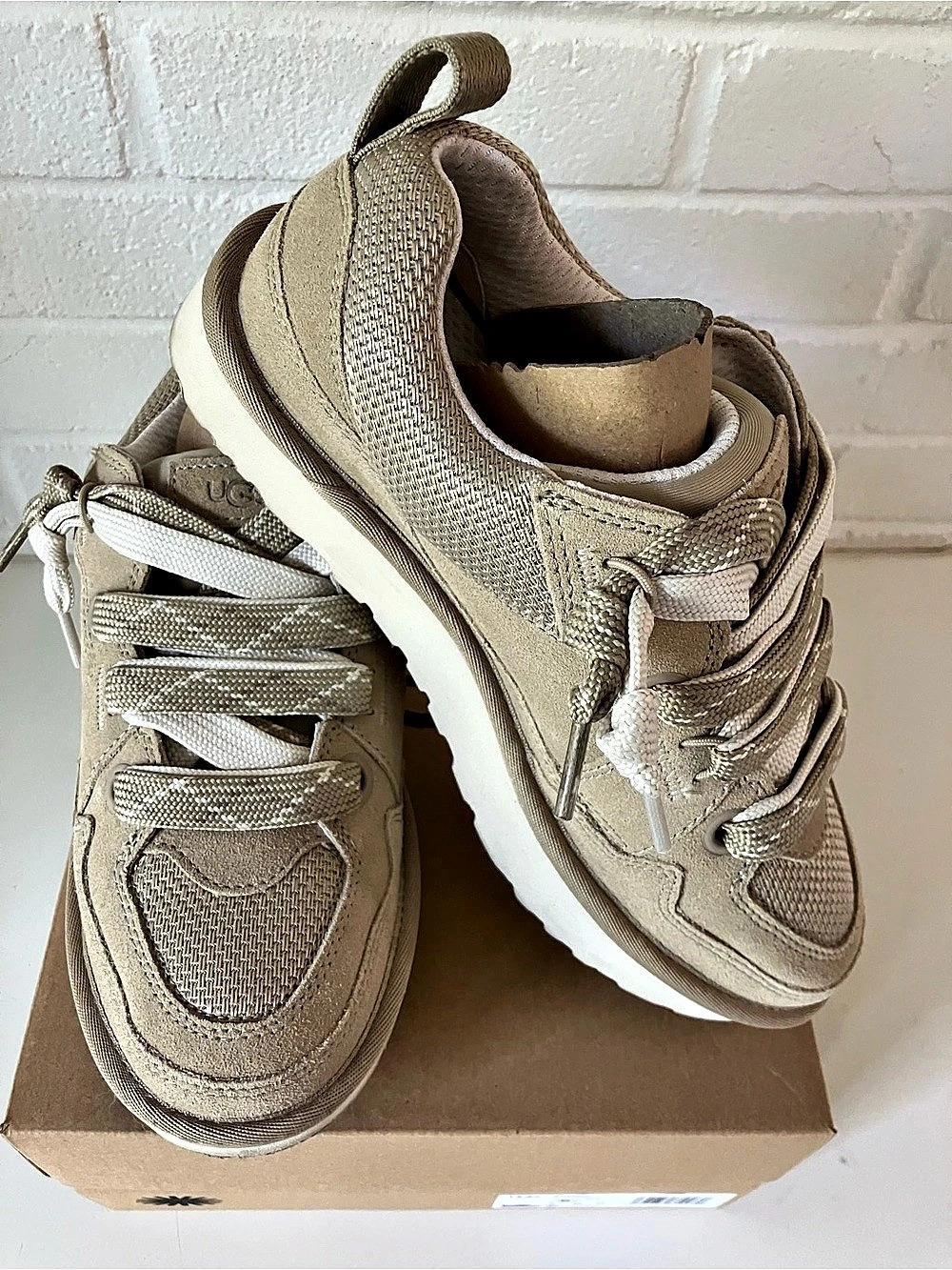 UGG Lo Lowmel Women's Sneakers US 8 like new